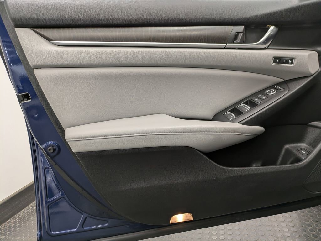 Used 2018 Honda Accord Touring image 8