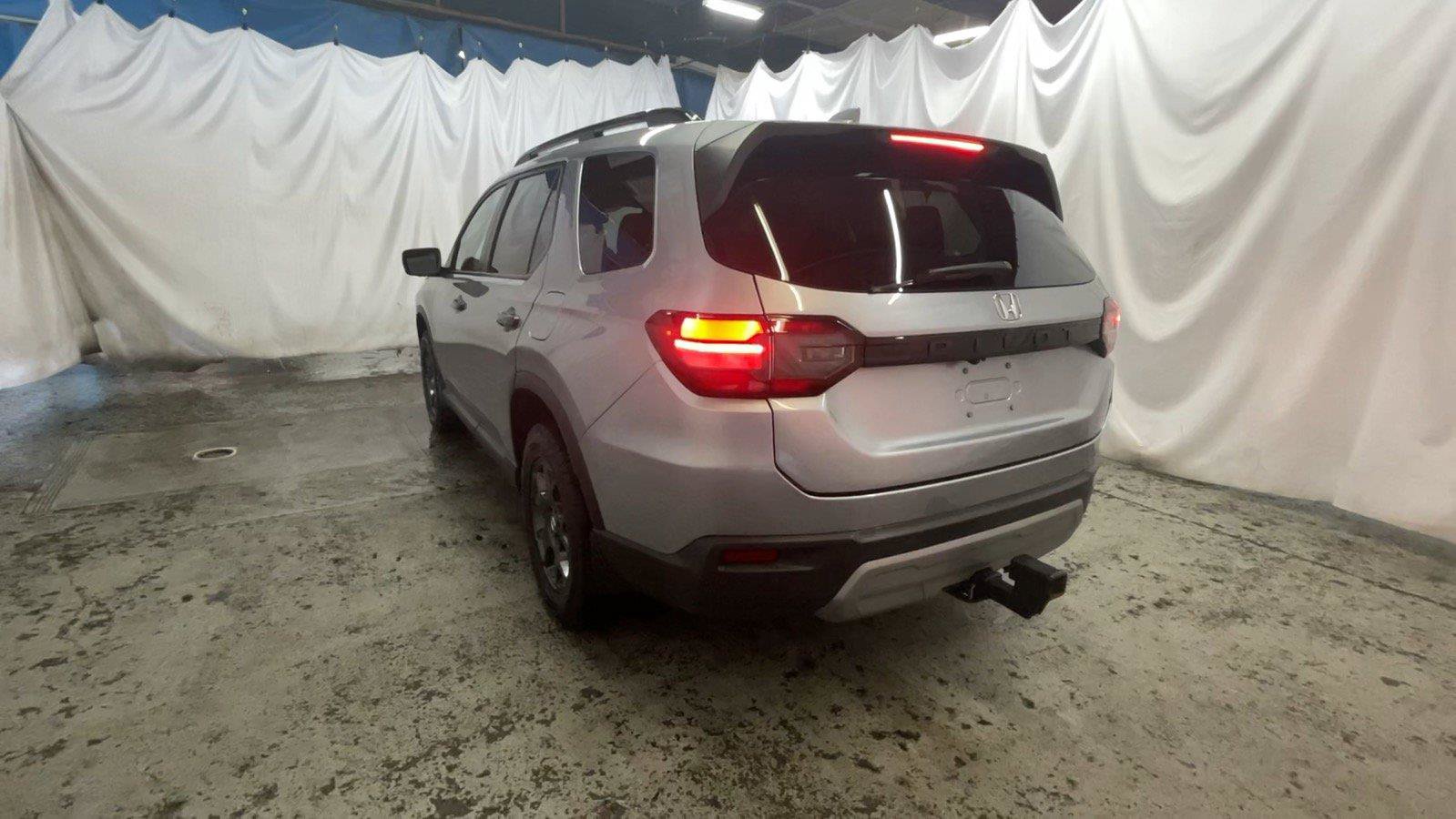 Certified 2025 Honda Pilot TrailSport image 8