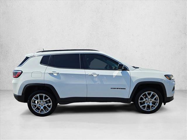 Used 2019 Jeep Compass Latitude w/ Popular Equipment Group image 4