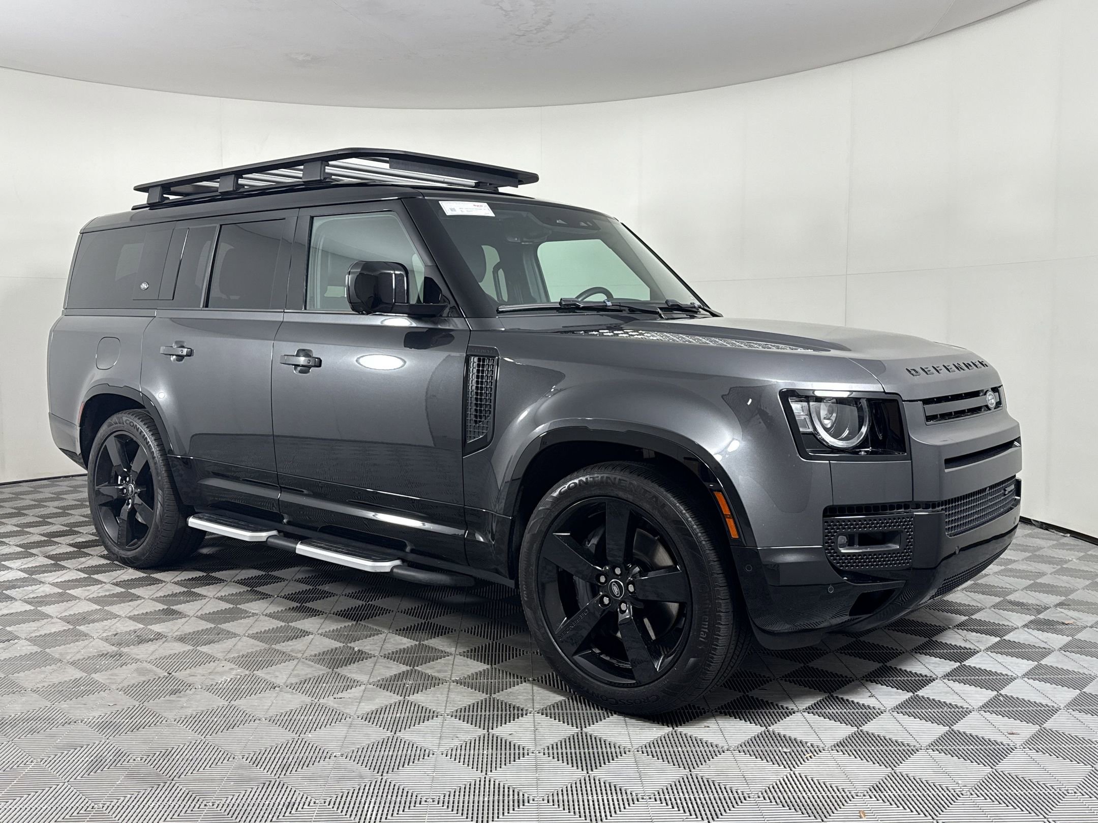 Used 2023 Land Rover Defender 130 X-Dynamic SE image 8