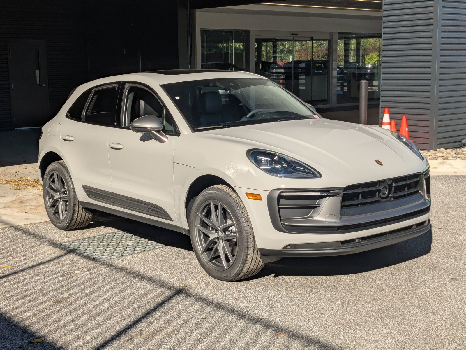 New 2026 Porsche Macan Turbo AWD/4WD image 7