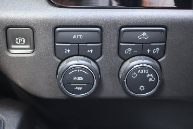 Used 2023 Chevrolet Silverado 1500 LT AWD/4WD image 16