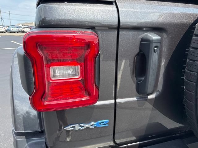 Used 2022 Jeep Wrangler Unlimited Sahara w/ Cold Weather Group AWD/4WD image 37