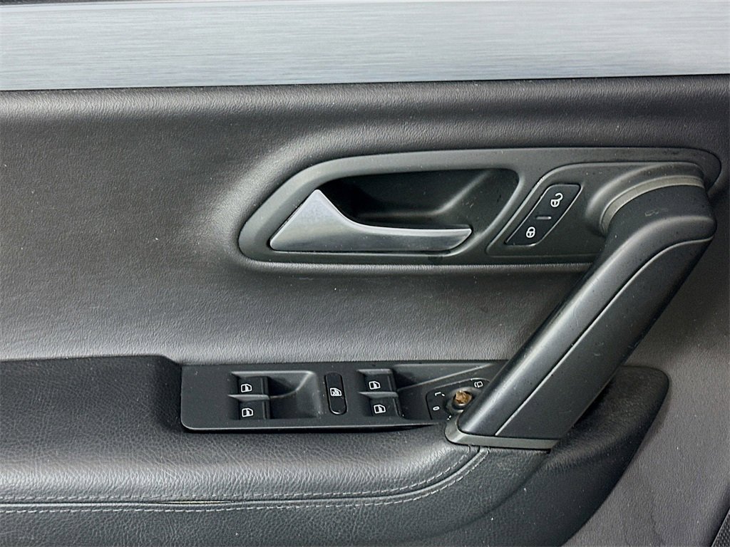 Used 2015 Volkswagen CC R-Line image 16