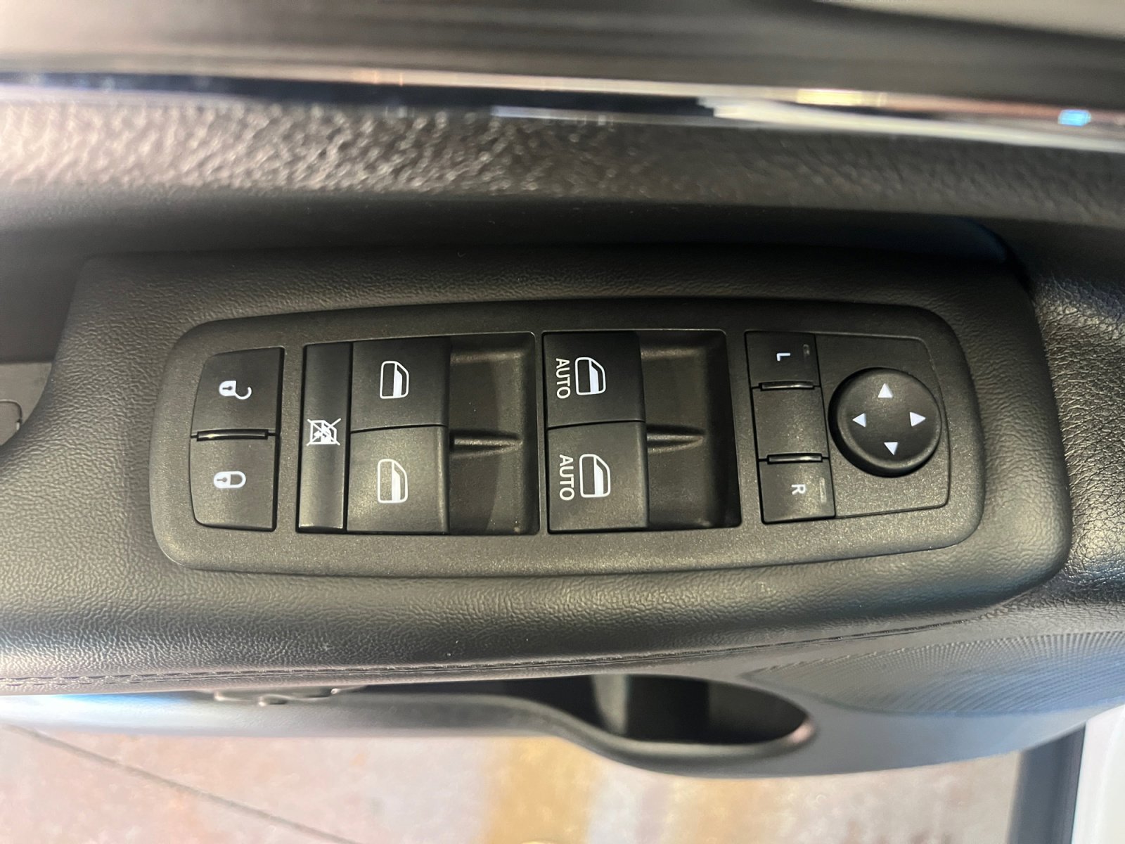 Used 2022 Jeep Grand Cherokee Limited image 15