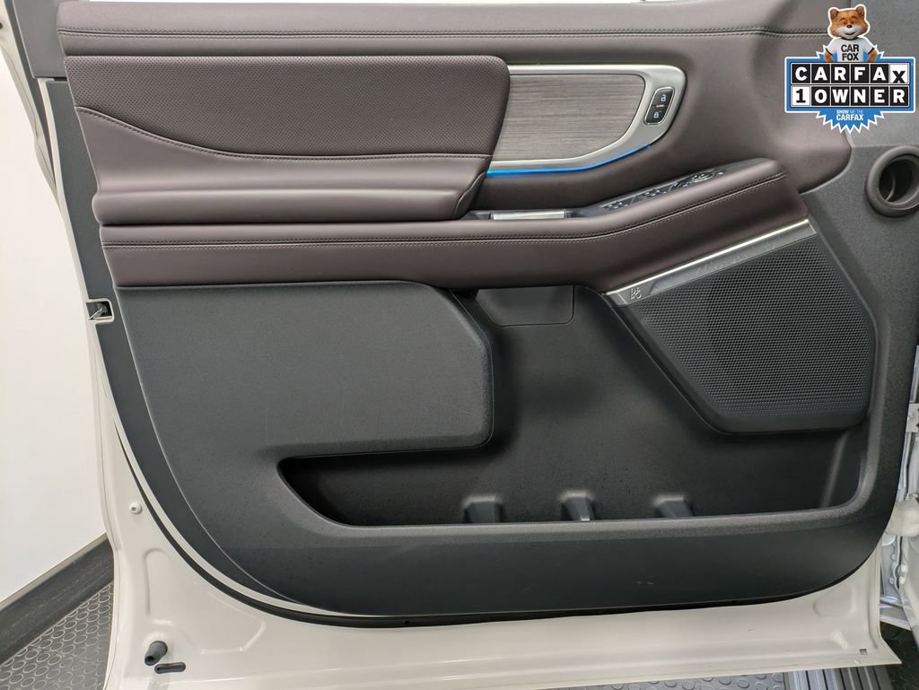 Used 2025 Ford Expedition Max Platinum w/ Platinum Ultimate Package AWD/4WD image 8
