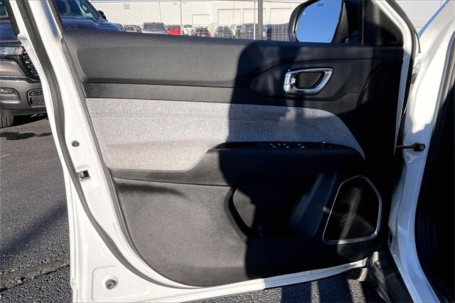 Certified 2025 Jeep Compass Sport image 18