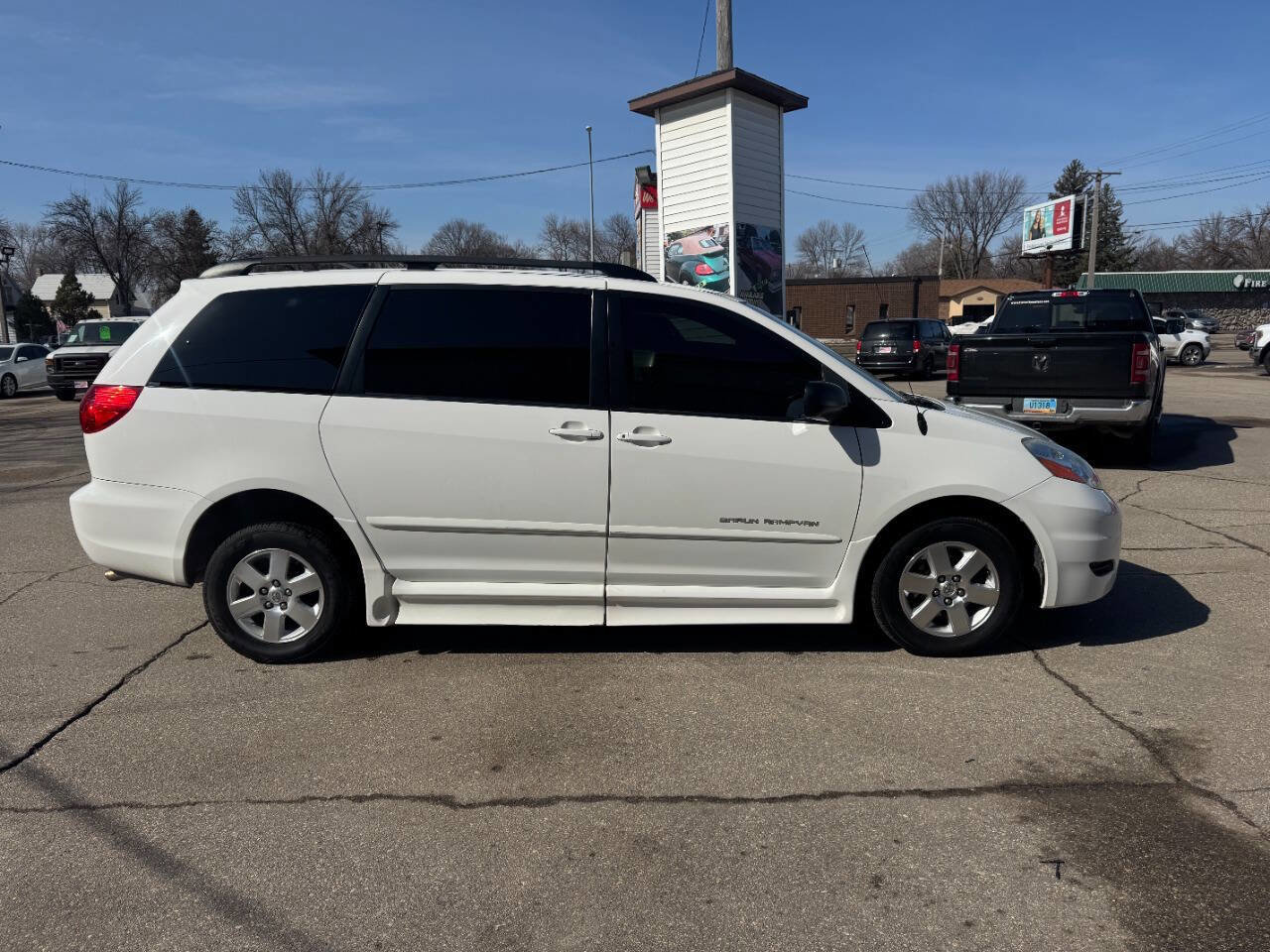 Used 2008 Toyota Sienna LE FWD image 5