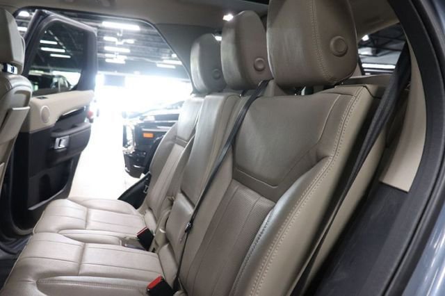 Used 2019 Land Rover Discovery SE image 14