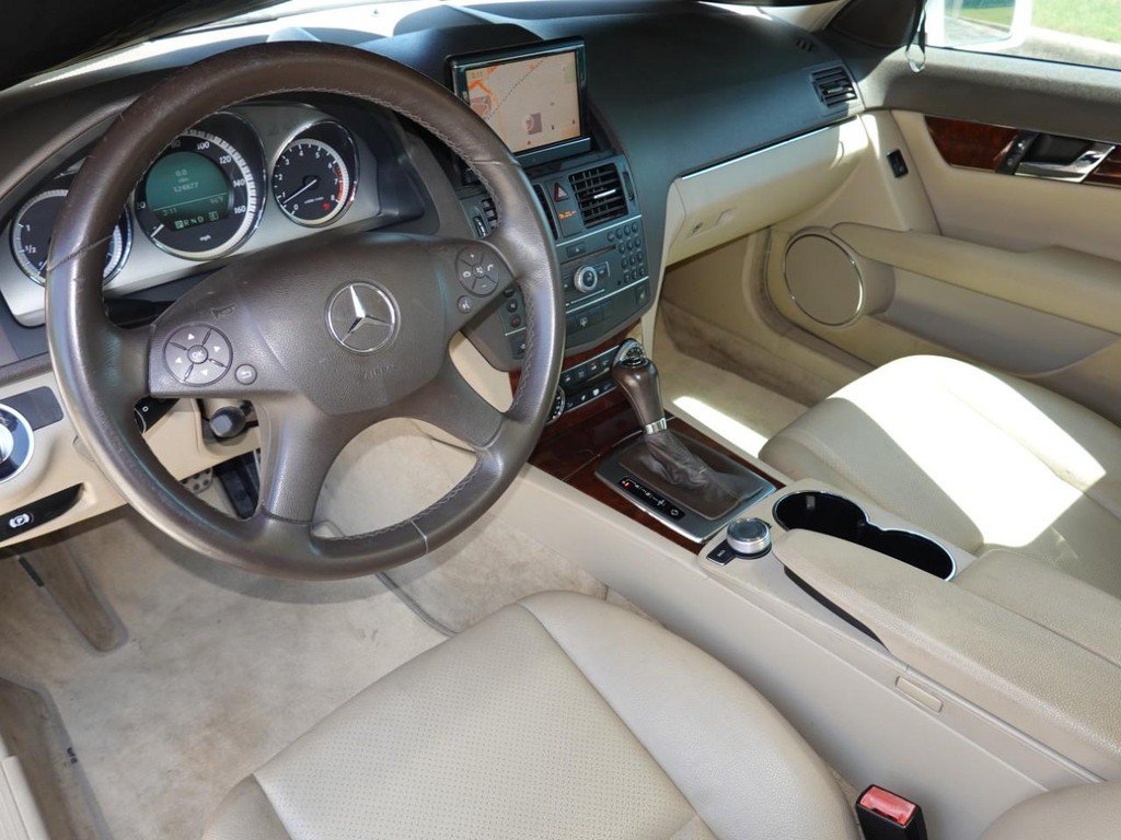 Used 2011 Mercedes-Benz C 300 Sedan image 17