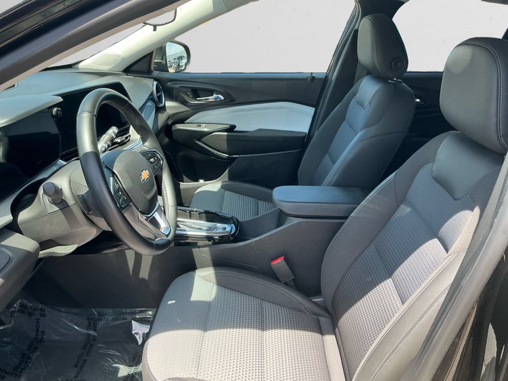 Used 2024 Chevrolet Trax LT w/ Driver Confidence Package FWD image 9