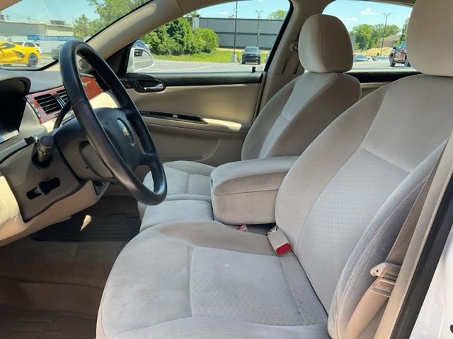 Used 2011 Chevrolet Impala LT FWD image 2