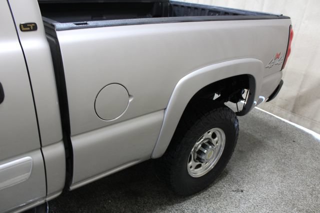Used 2005 Chevrolet Silverado 2500 LT w/ Heavy-Duty Power Package AWD/4WD image 5