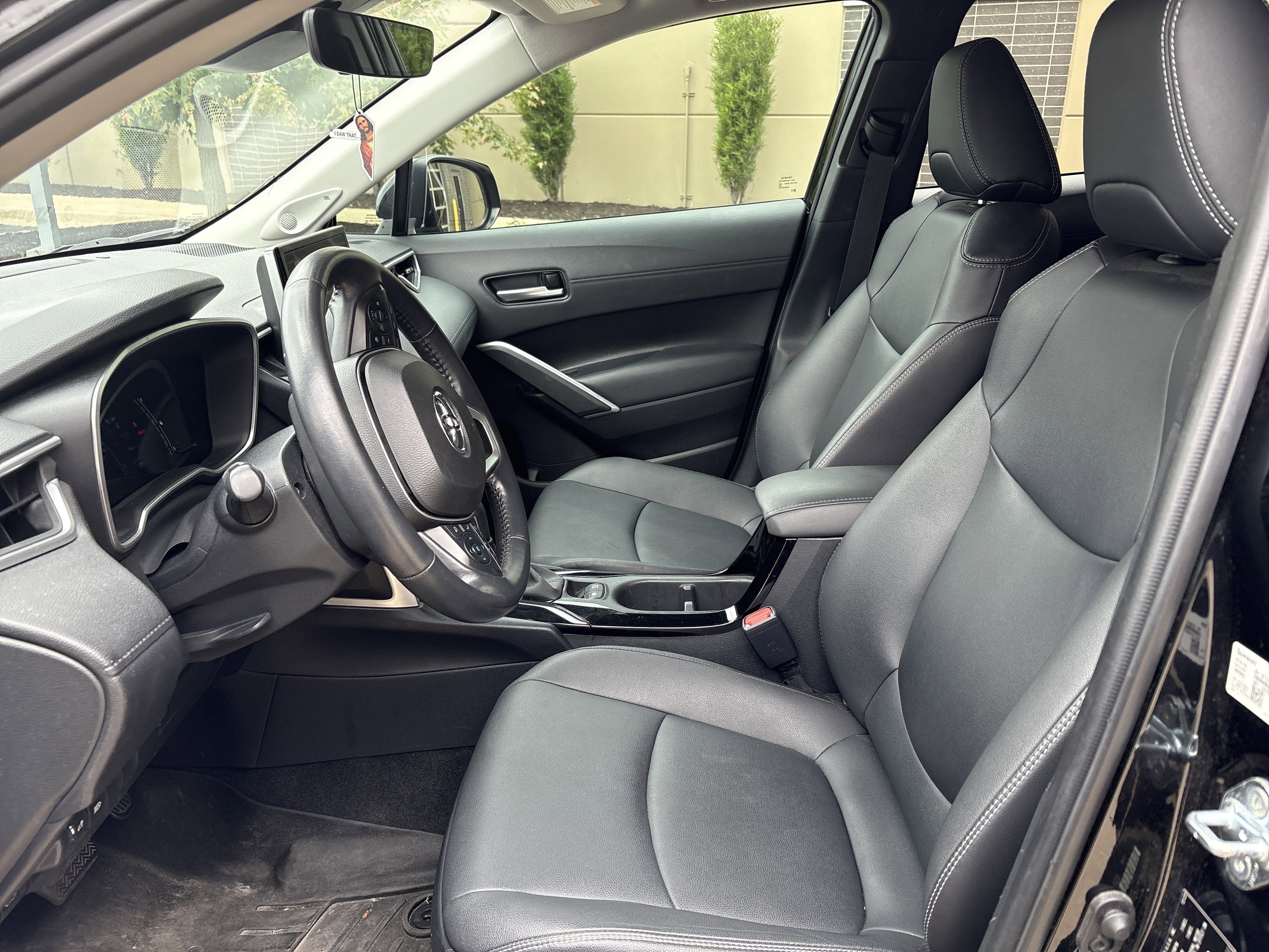 Used 2023 Toyota Corolla Cross XLE w/ Convenience Package AWD/4WD image 25