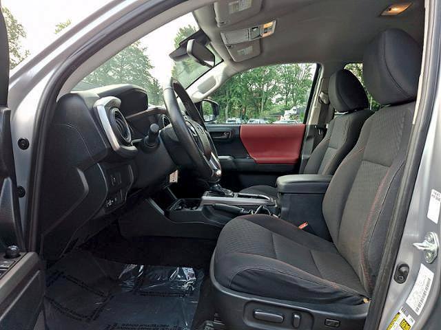Used 2021 Toyota Tacoma SR5 AWD/4WD image 14