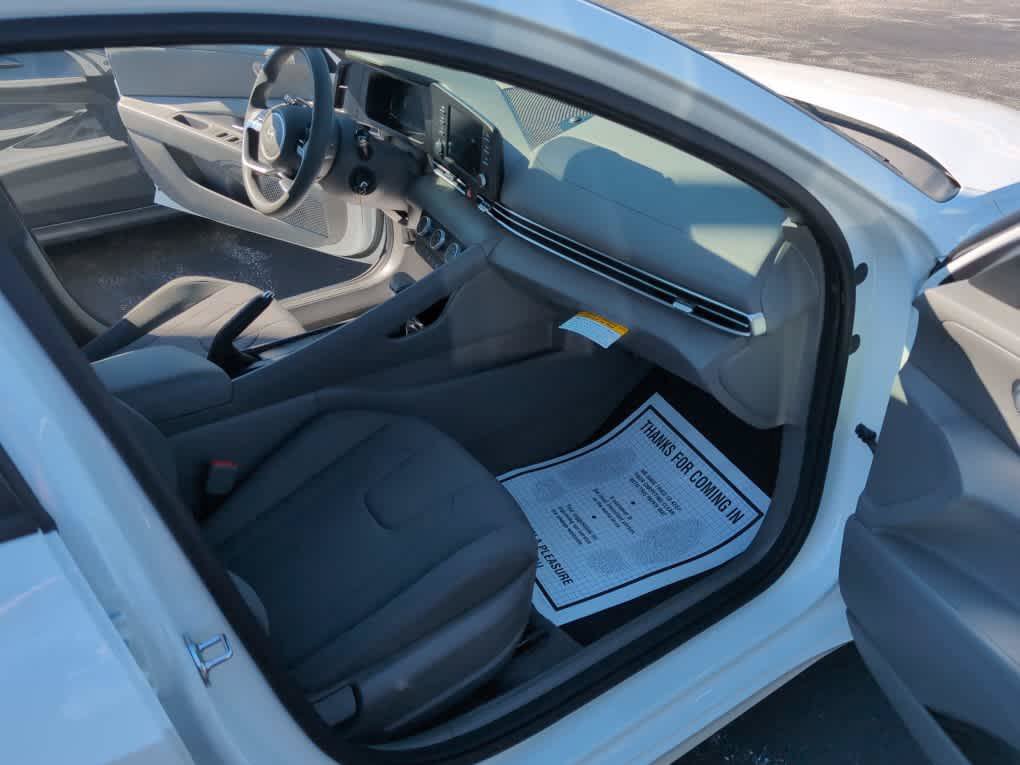 New 2026 Hyundai Elantra SE FWD image 21