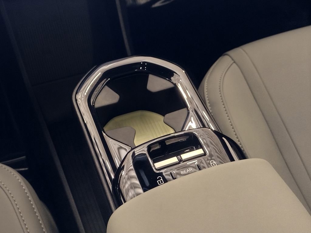 New 2025 Volvo EX30 Plus w/ Protection Package Premier image 16