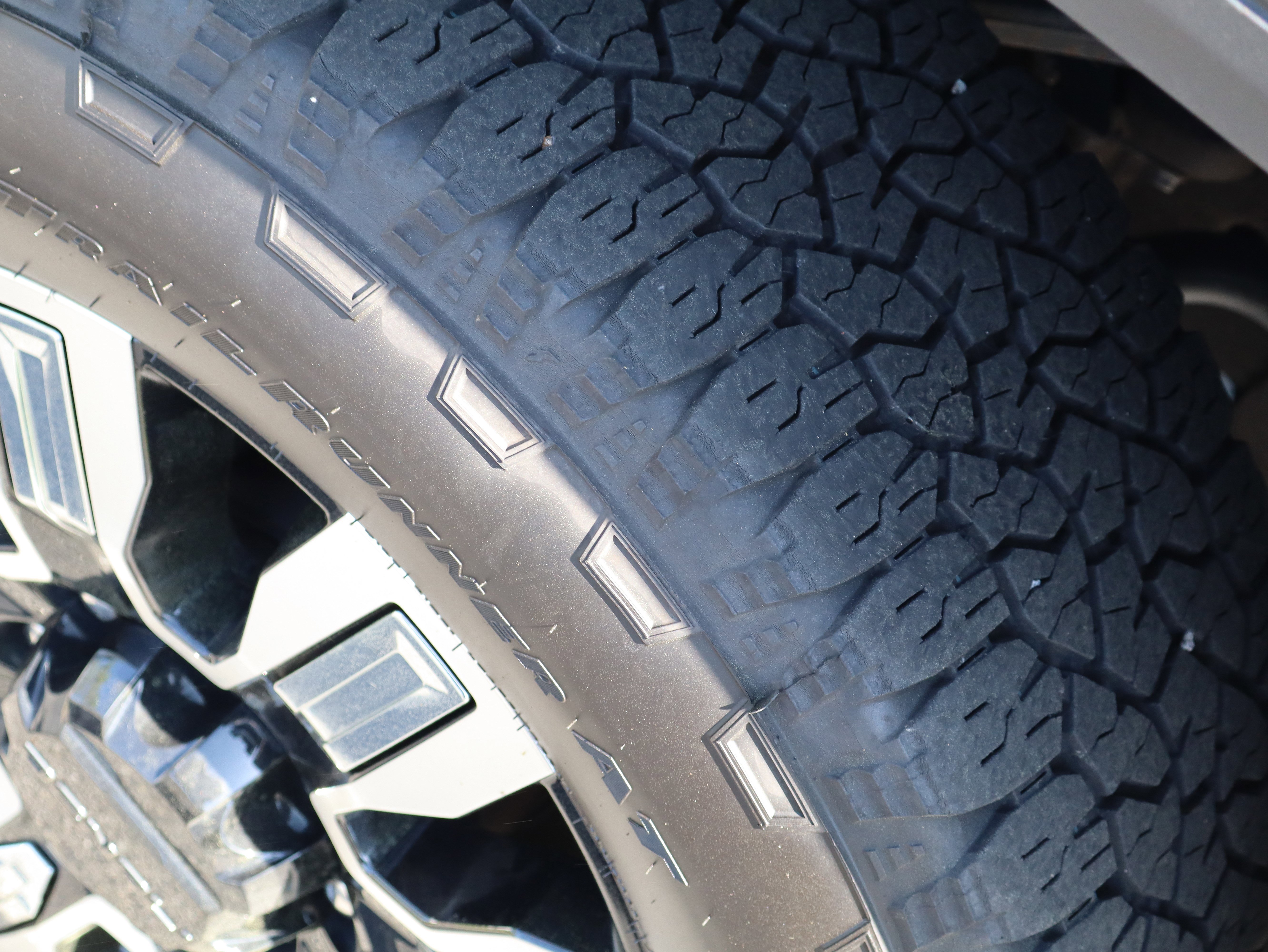 Used 2025 GMC Sierra 2500 Denali w/ Denali Reserve Package image 14