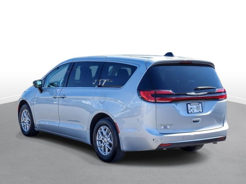 Used 2024 Chrysler Pacifica Touring-L image 6