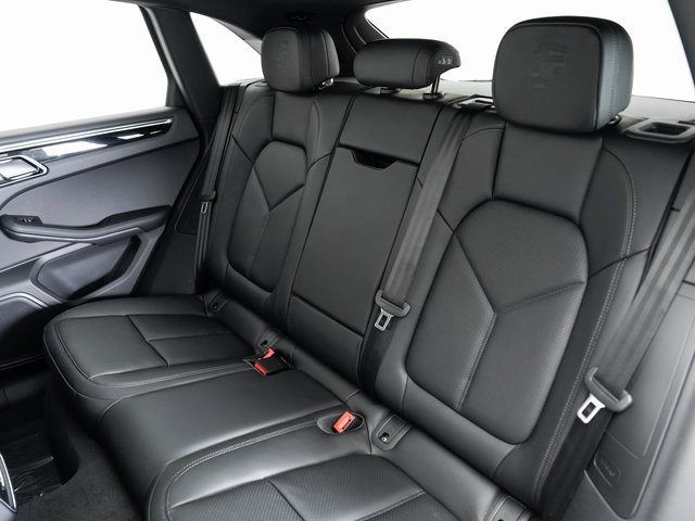 Used 2025 Porsche Macan image 27