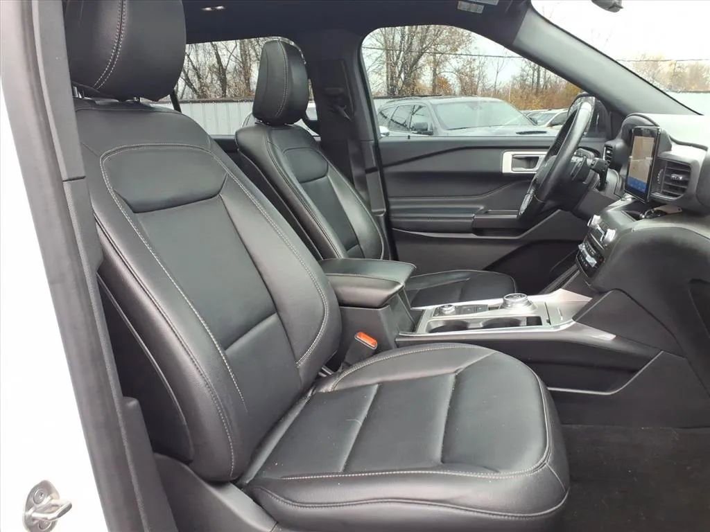 Used 2020 Ford Explorer XLT w/ Equipment Group 202A image 13