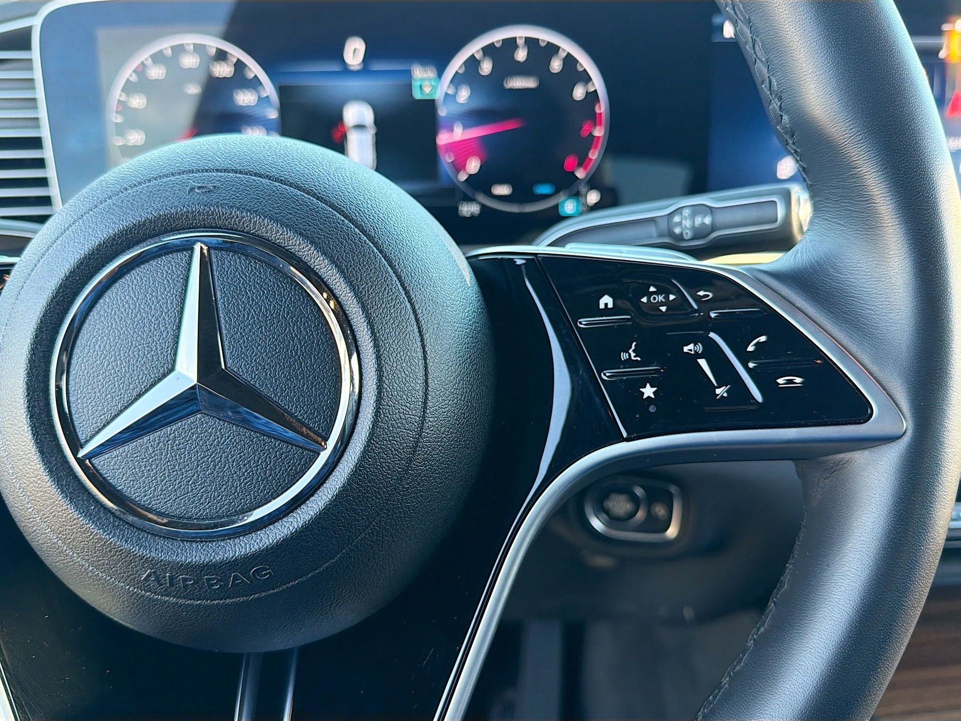 Used 2025 Mercedes-Benz GLE 350 4MATIC image 37