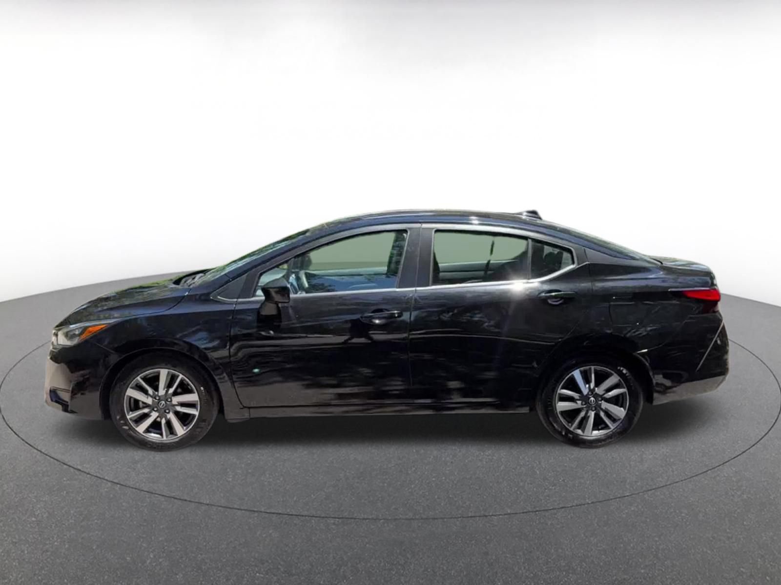 Used 2025 Nissan Versa SV FWD image 8