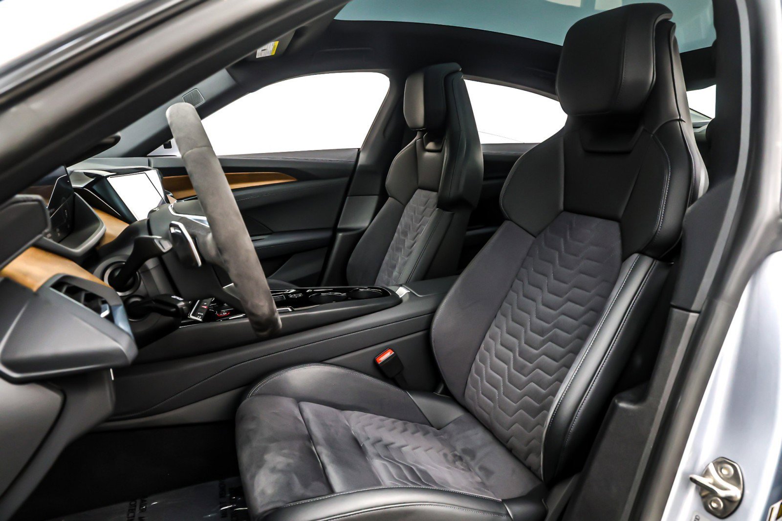 Used 2022 Audi e-tron GT Premium Plus image 17