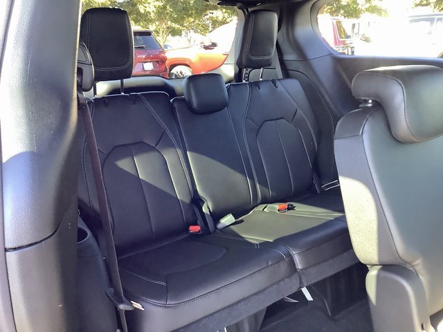 New 2026 Chrysler Pacifica Select image 36