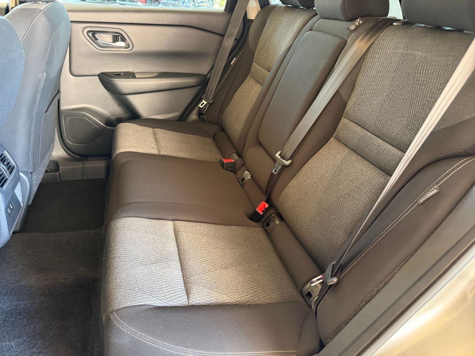 Used 2025 Nissan Rogue SV FWD image 27