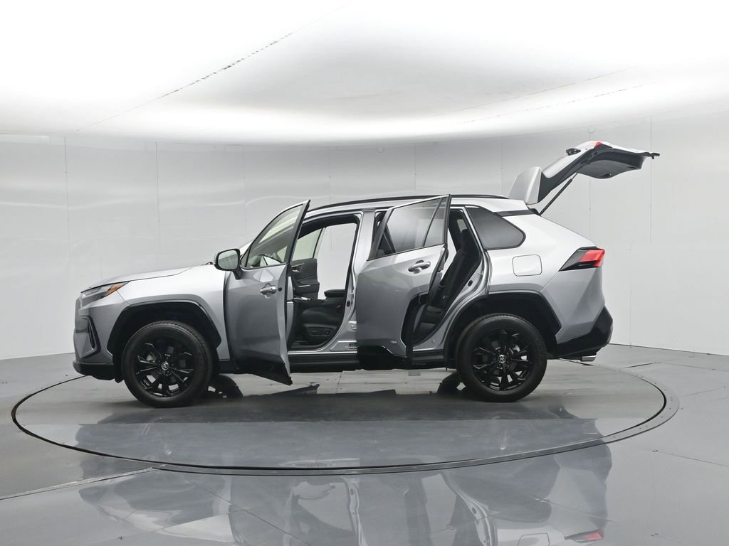 Used 2025 Toyota RAV4 SE AWD/4WD image 38