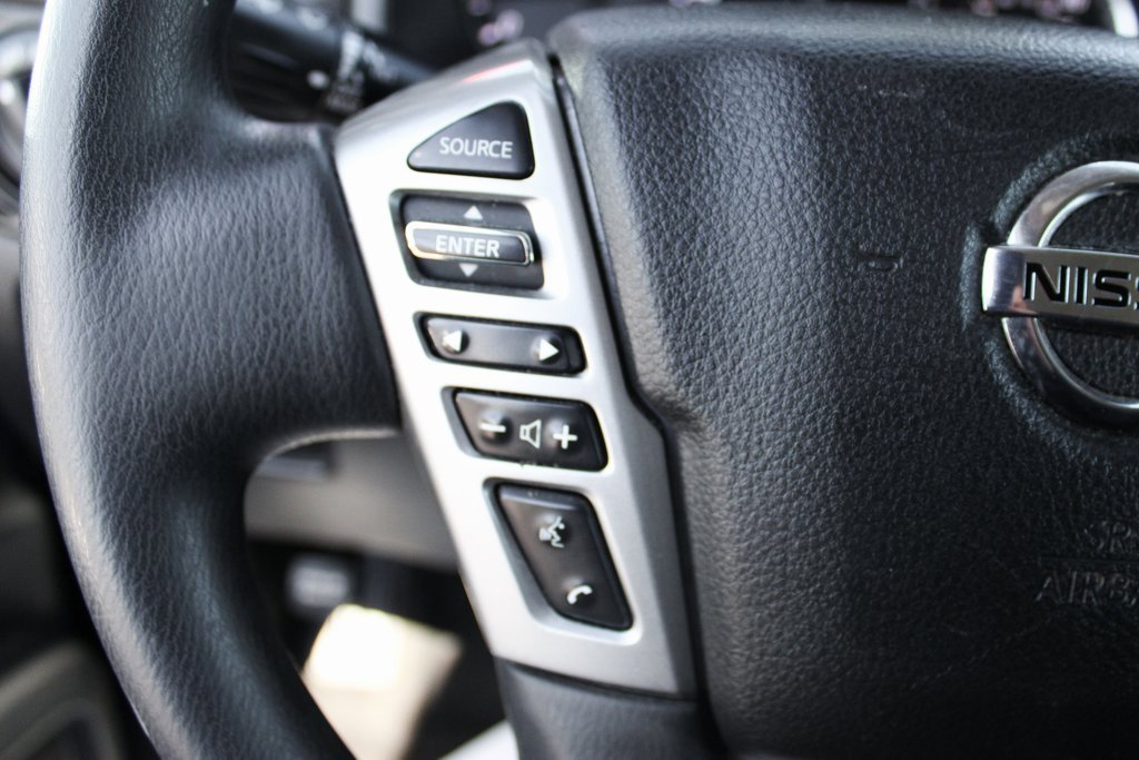 Used 2022 Nissan Titan SV image 19