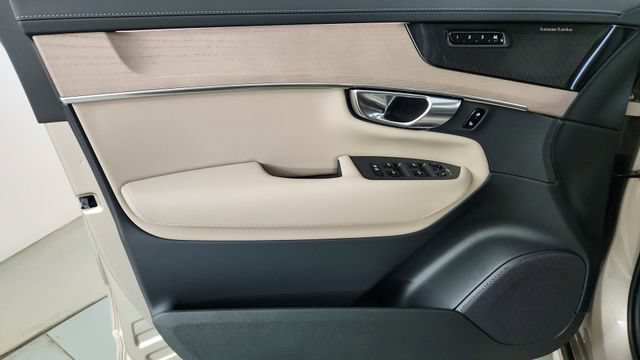 New 2026 Volvo XC90 T8 Plus w/ Protection Package Premier AWD/4WD image 9