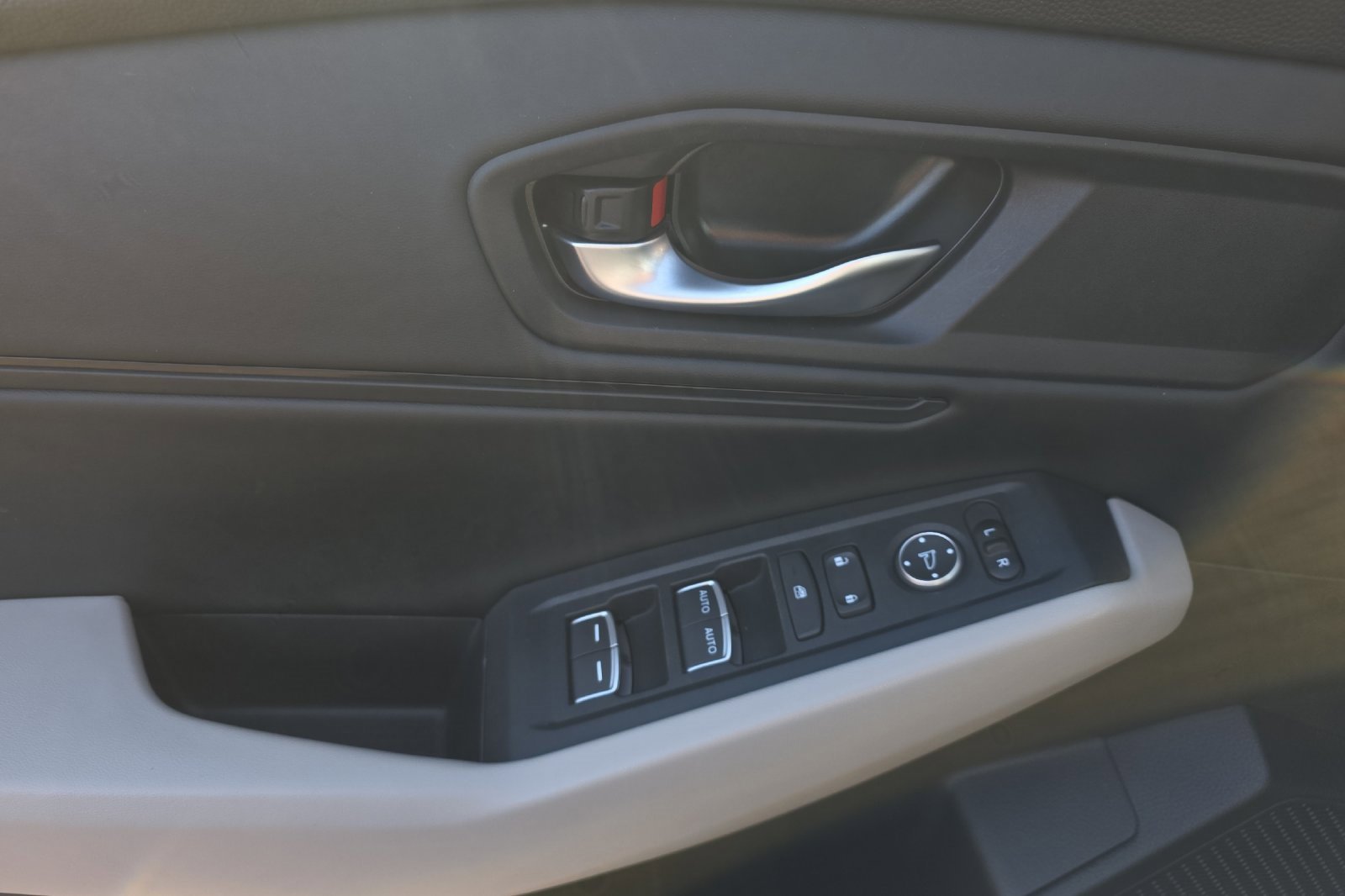 Used 2024 Honda Accord EX image 11