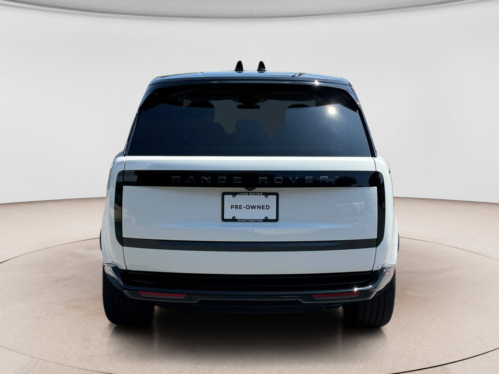 Used 2026 Land Rover Range Rover SE AWD/4WD image 4