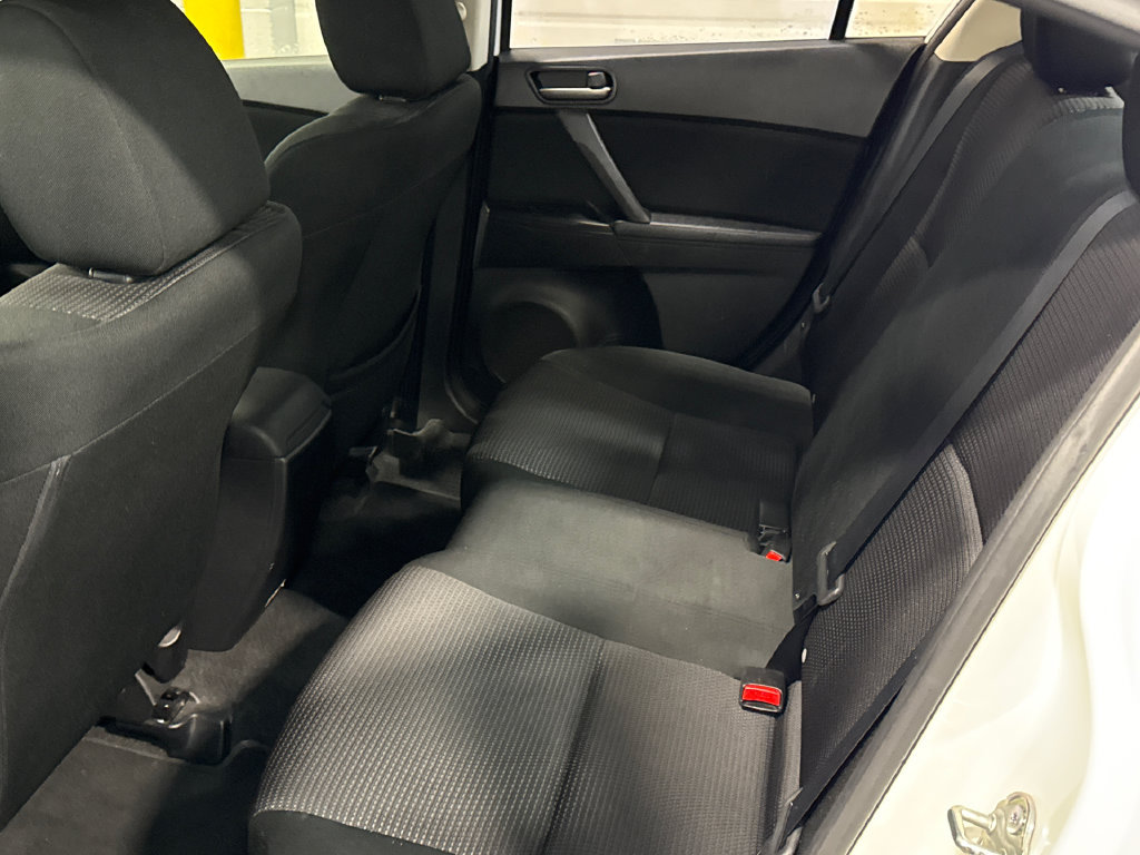 Used 2013 MAZDA MAZDA3 i Sport FWD image 8