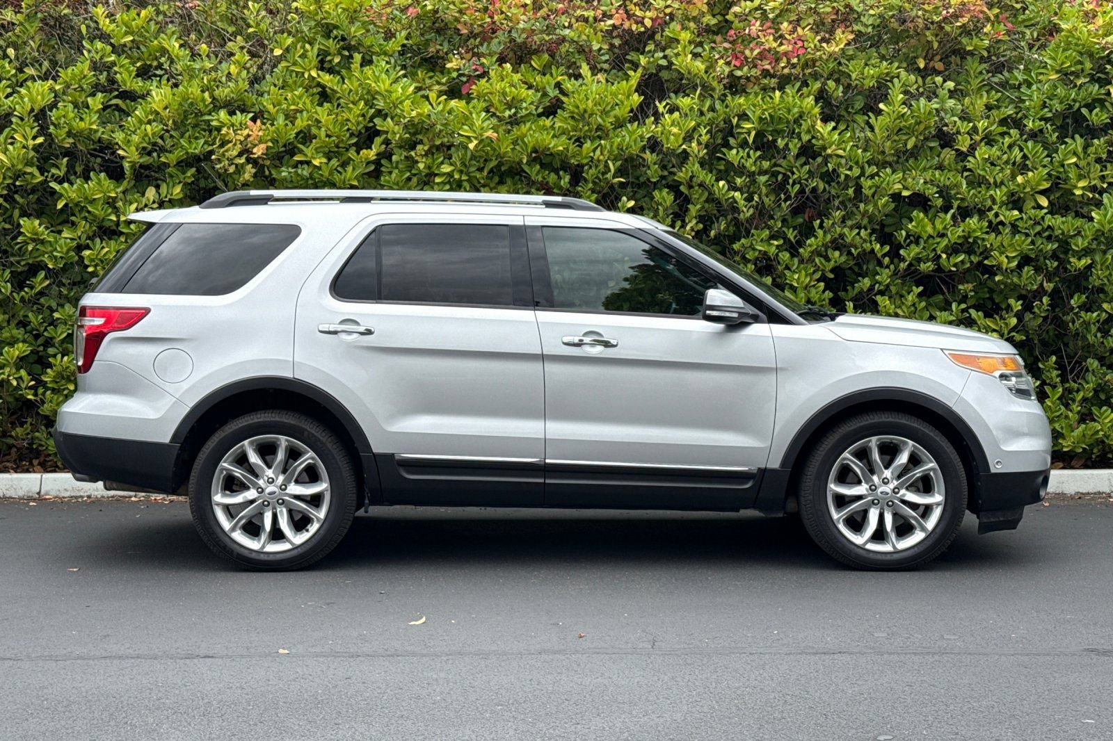 Used 2013 Ford Explorer Limited AWD/4WD image 3