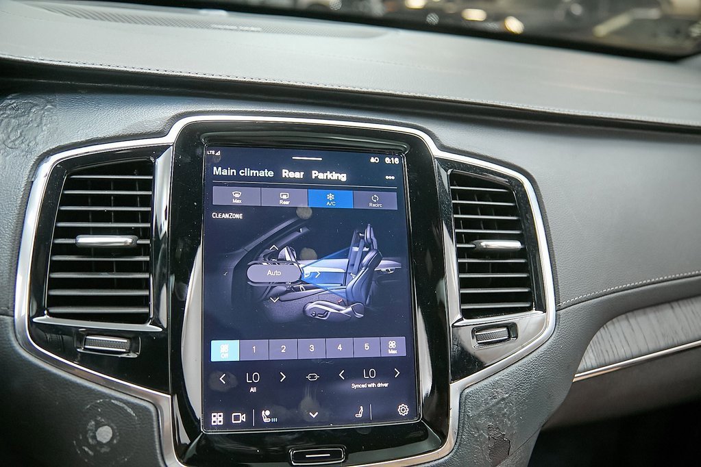 Certified 2023 Volvo XC90 B6 Ultimate w/ Protection Package Premier image 32