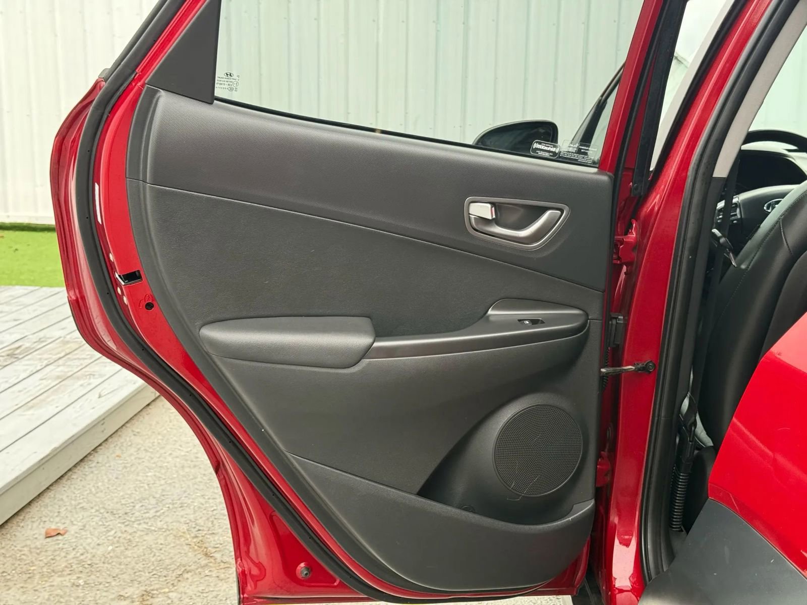 Used 2021 Hyundai Kona Limited w/ Cargo Package image 13