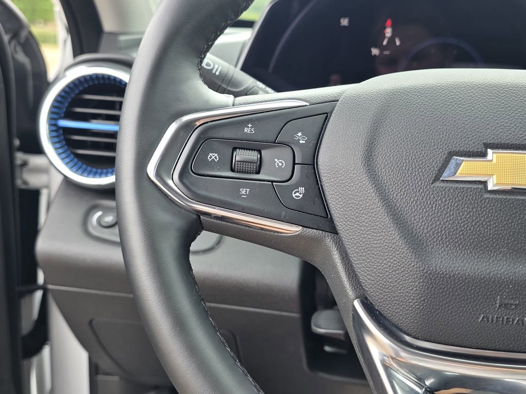 Used 2025 Chevrolet Trax LT w/ LT Convenience Package FWD image 21