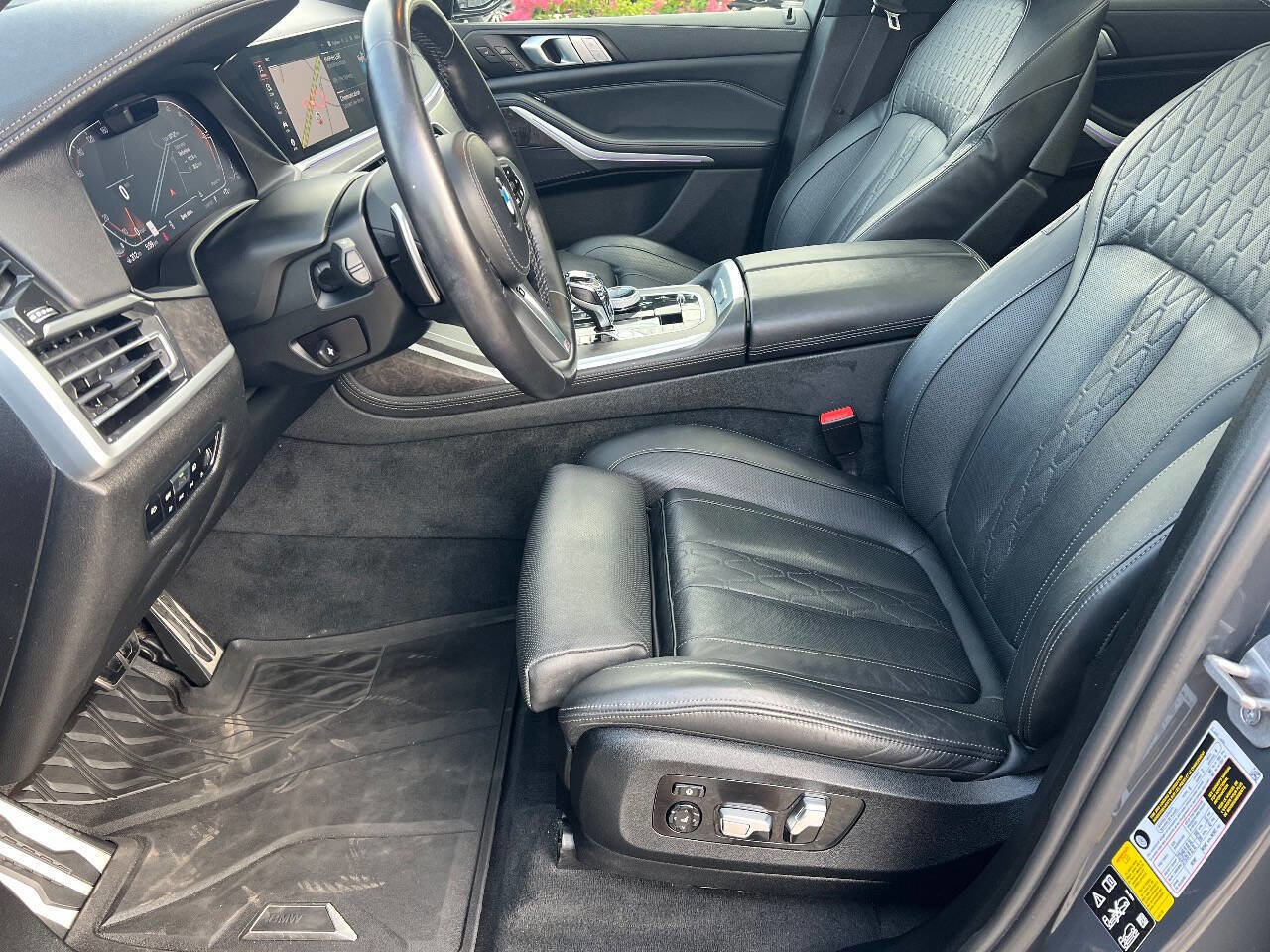 Used 2022 BMW X7 xDrive40i w/ M Sport Package image 17