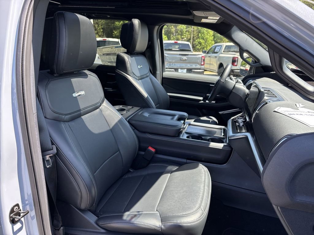 New 2026 Ford Expedition Platinum w/ Stealth Appearance Package AWD/4WD image 28
