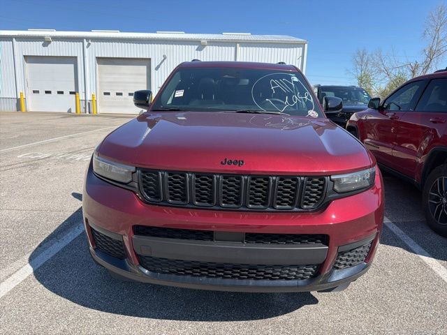 Used 2023 Jeep Grand Cherokee L Laredo image 3