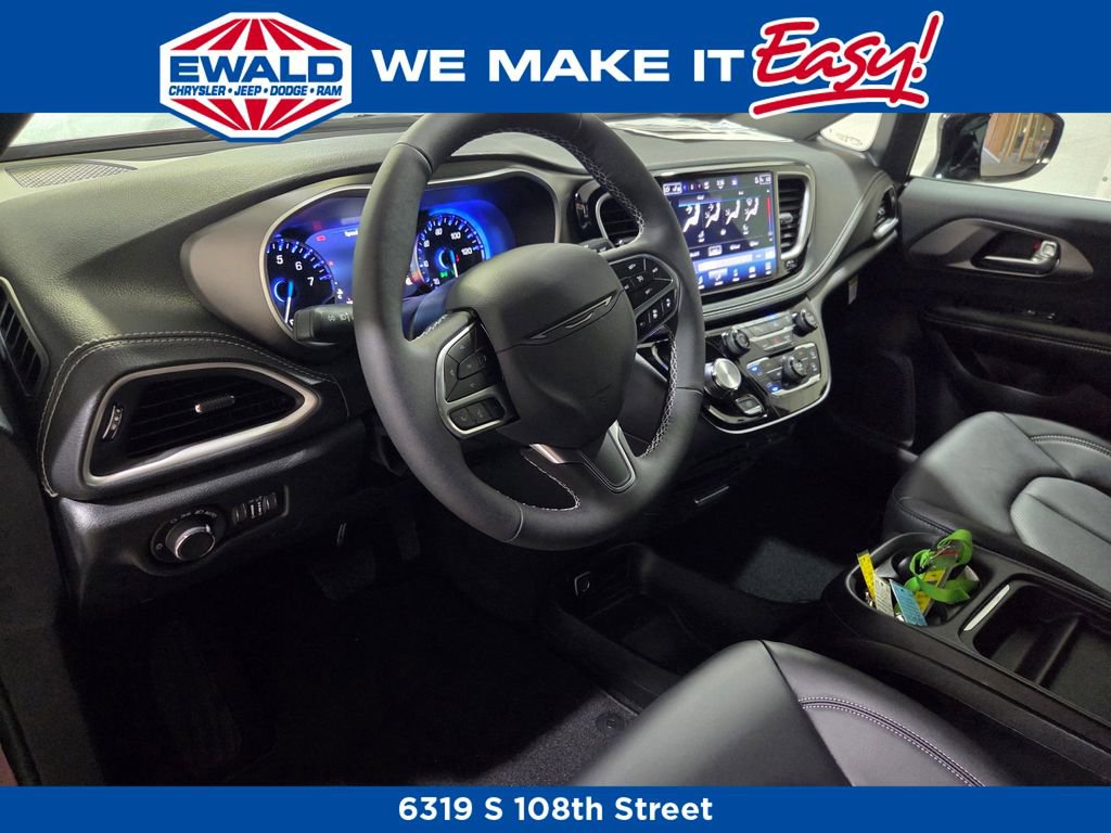 New 2027 Chrysler Pacifica Select FWD image 5