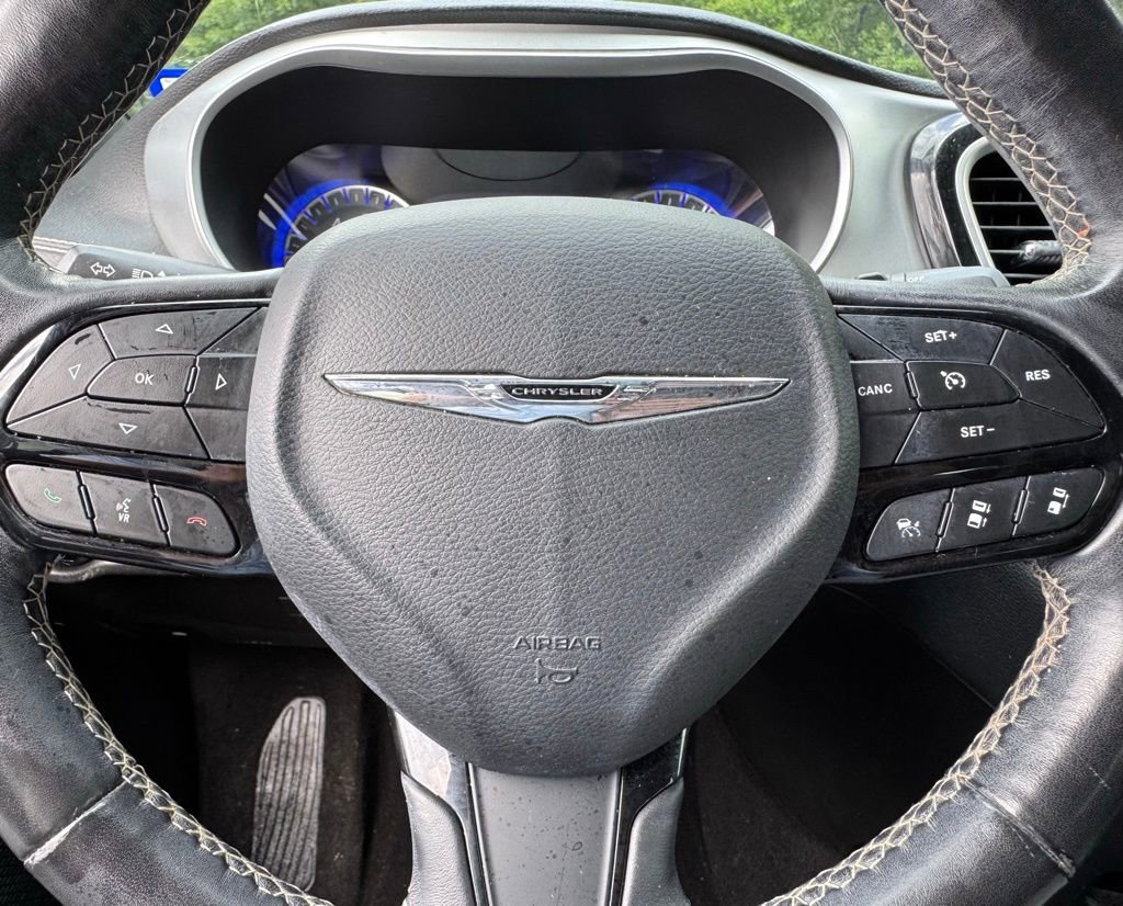 Used 2021 Chrysler Pacifica Touring-L w/ Premium & Safety Sphere Group FWD image 8