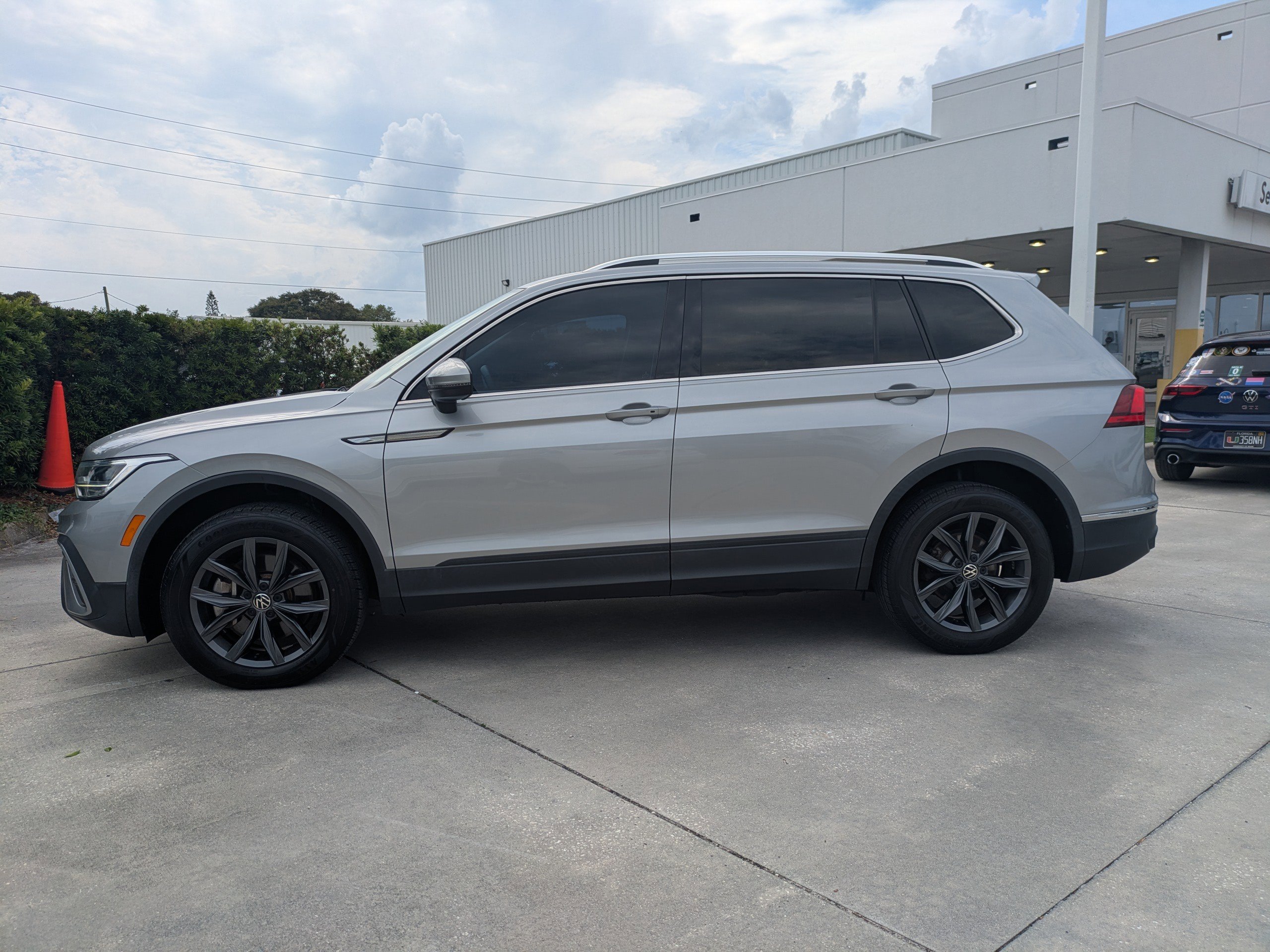 Certified 2023 Volkswagen Tiguan SE FWD image 7