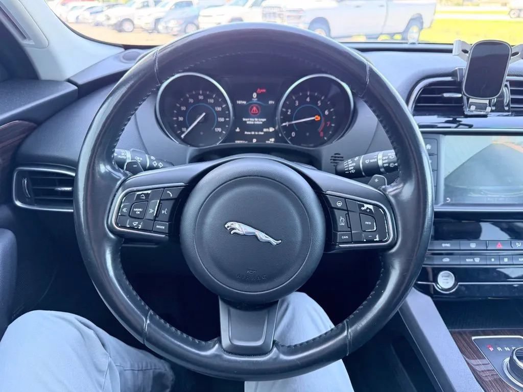 Used 2017 Jaguar F-PACE Prestige AWD/4WD image 18