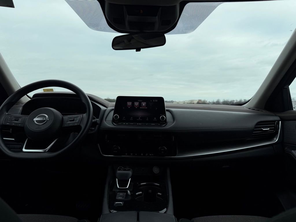 Used 2023 Nissan Rogue SV image 15