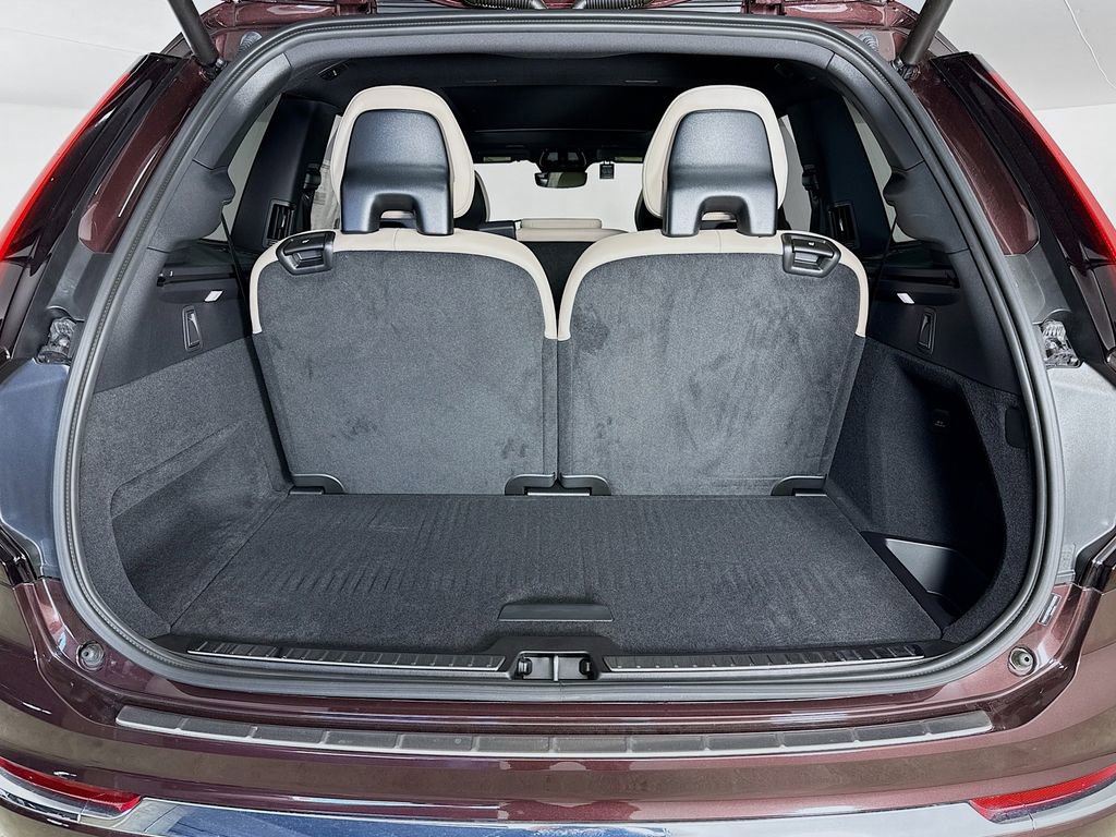 Used 2025 Volvo XC90 B5 Plus w/ Protection Package image 28