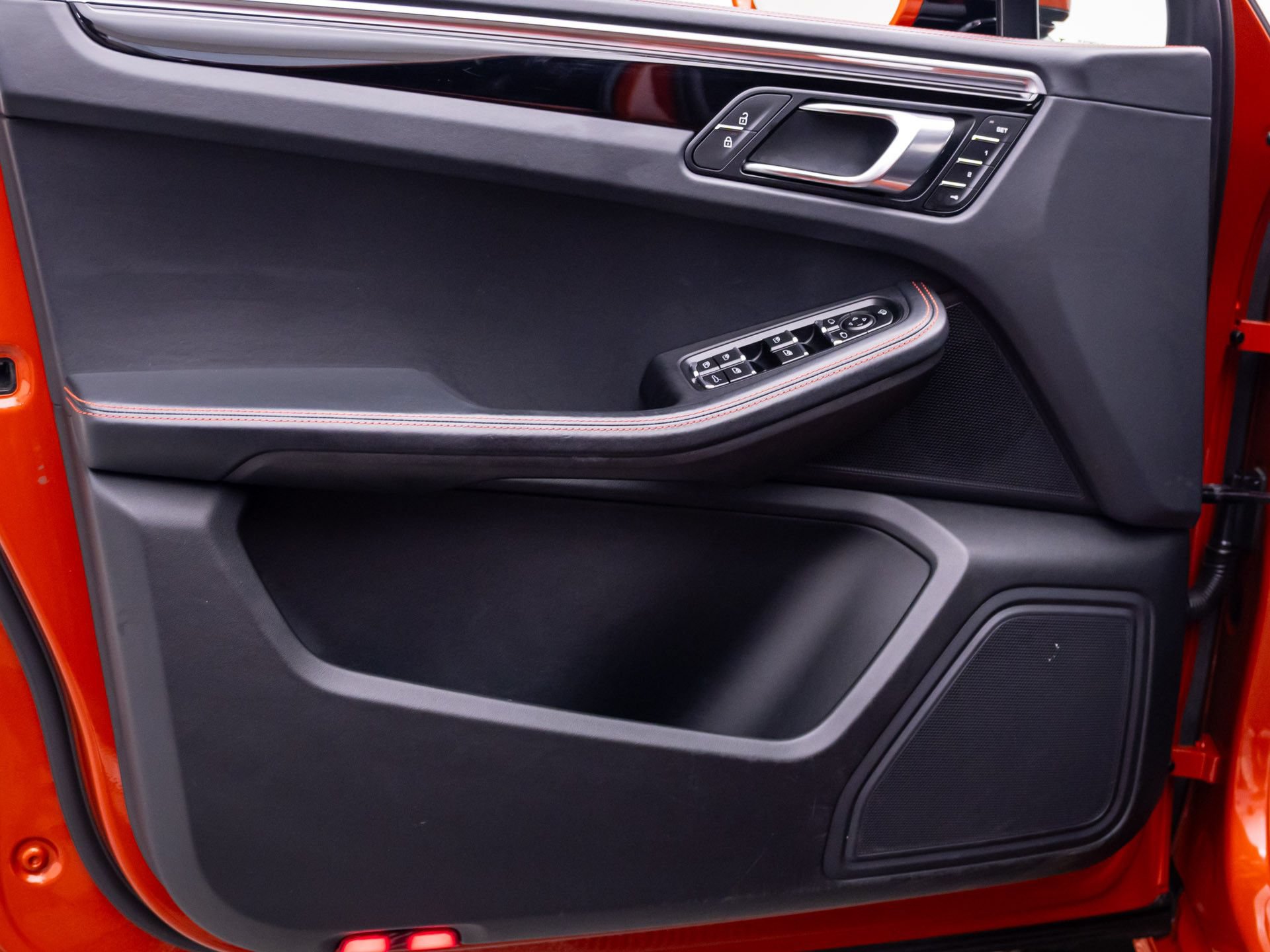 Certified 2023 Porsche Macan S AWD/4WD image 14